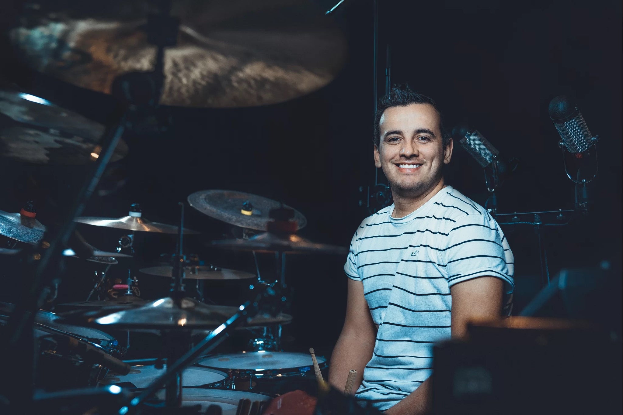 Jason Castellanos is a Columbian drummer based in Dubai. He is the resident drummer for the number 1 show in the Middle East, La Perle by Dragone. He spends his off time recording drums and music production from his home studio.